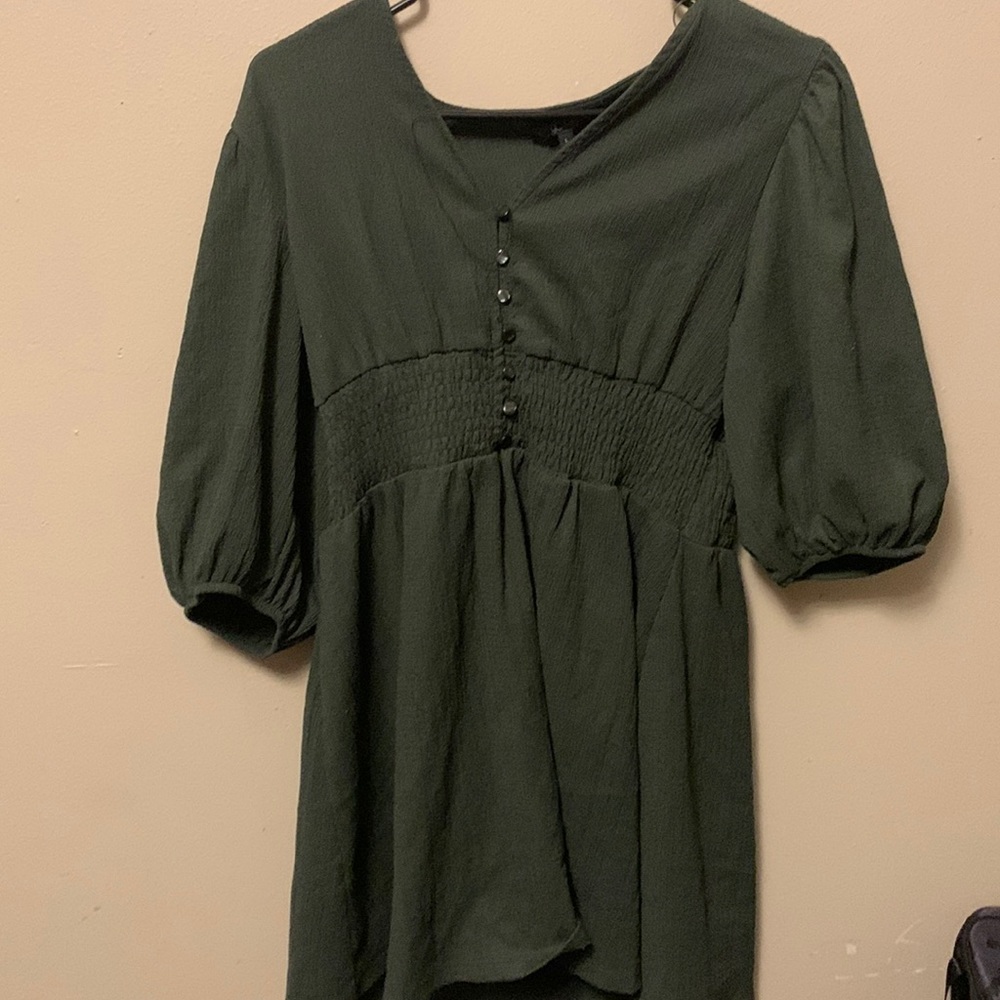 Go fashion dark green dress that buttons up in the front